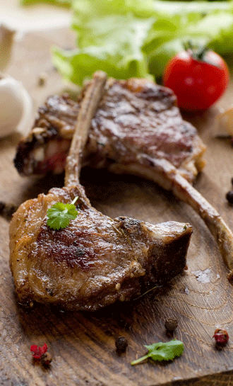 Mamsells Catering Bremen, Foto Lammkottelett auf Blattspinat mit frittierten Kartoffelecken